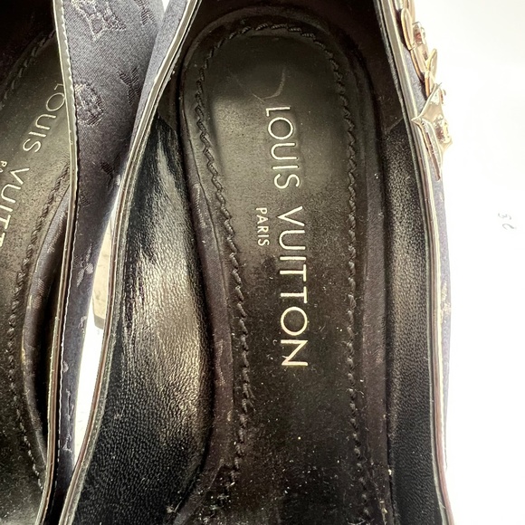 Louis Vuitton - Vintage Logo Monogram Pumps in Patent Leather/Satin/Charms Sz 38 - Picture 8 of 16